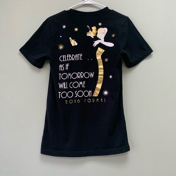 Roaring 20's Theta Phi Alpha Black & Gold V-Neck T-Shirt Short Sleeve Size Small - Picture 2 of 8